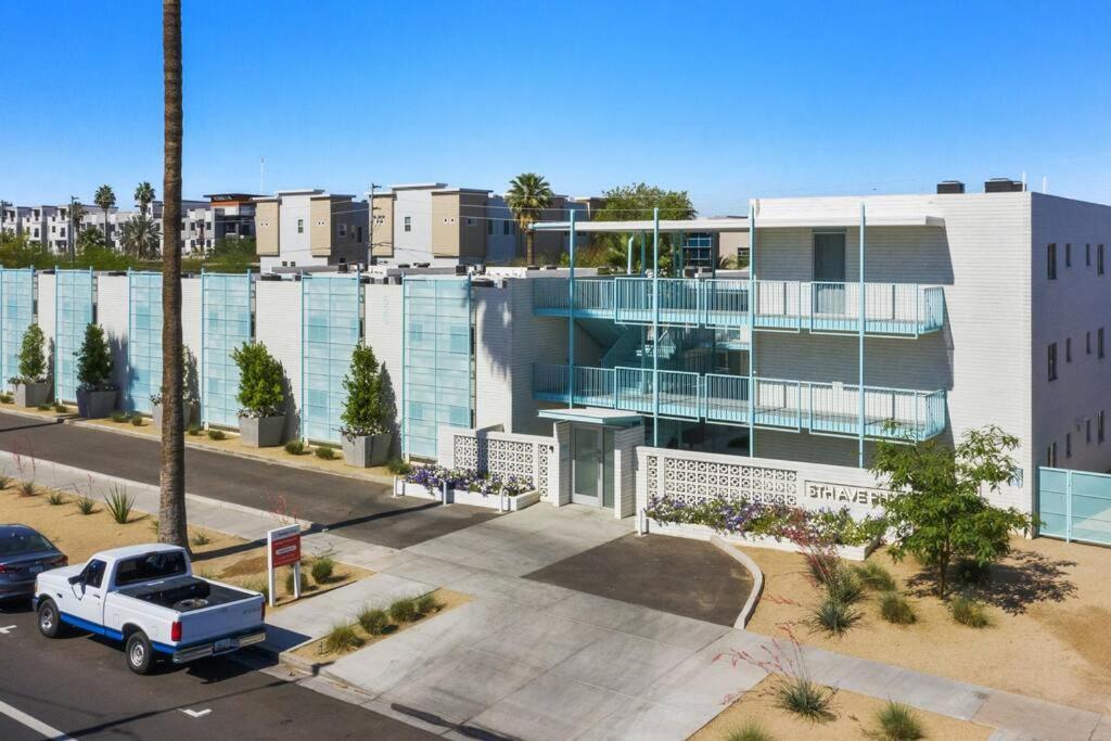 Walkable Dtph W/ Pool And Parking Apartment *