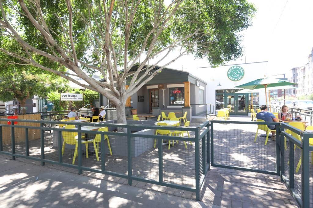 Walkable Dtph W/ Pool And Parking Phoenix