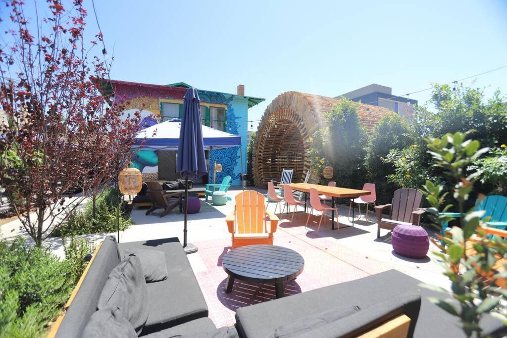 Walkable Dtph W/ Pool And Parking *